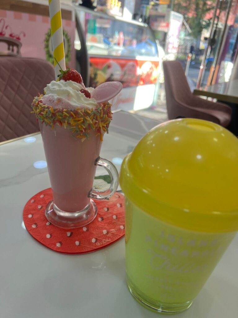 WhatsApp Image 2023-11-10 at 17.39.53 Strawberry bar shake